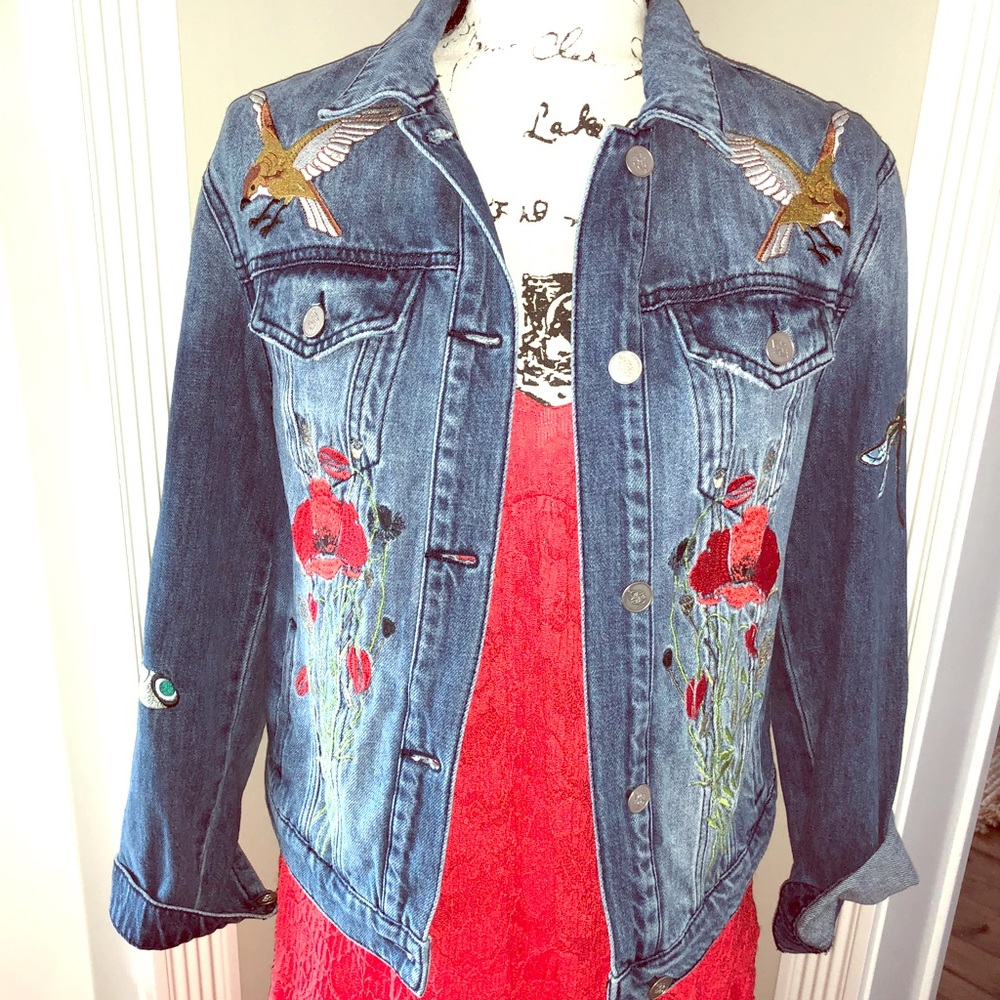 BEBE Jean jacket size Xs never worn NWOT